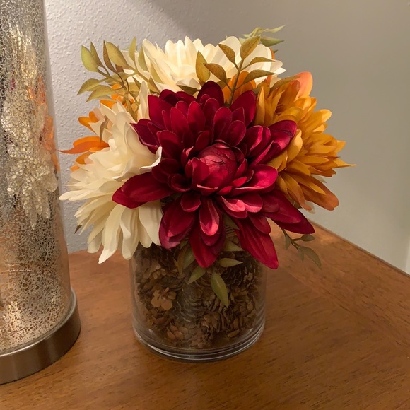 Beautiful Faux Floral Arrangement - Picture 1 of 9